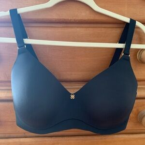 Honeylove cloud embrace bra. SZ 34F
Black. Tried on didn’t work.